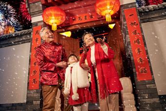 老人和孙女过<strong>新年祝福</strong>高端镜头