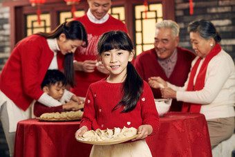 幸福家庭饺子儿童灯光做饭高清图片