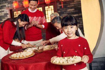 幸福家庭<strong>饺子</strong>男孩中式庭院祝贺