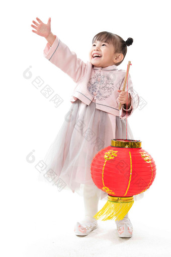 一个小女孩手提红色灯笼庆祝新年户内高端图片