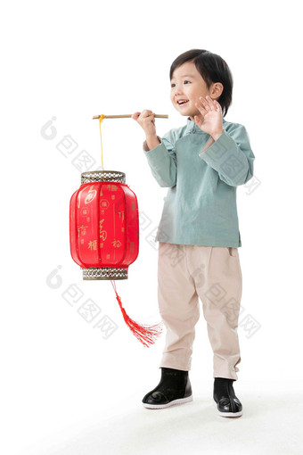 可爱的小男孩拿着红灯笼