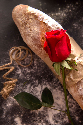 玫瑰花和面包
