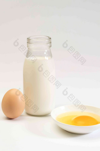 营养早餐<strong>鸡蛋</strong>和牛奶蛋清高端图片