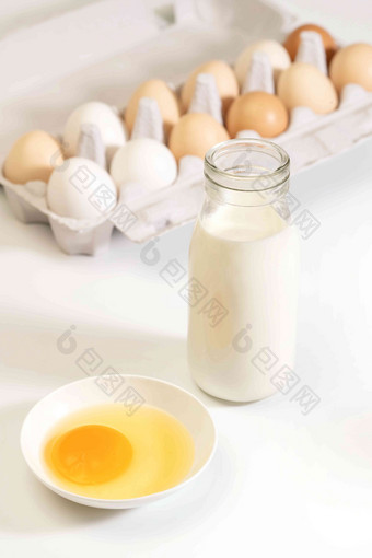 健康食材鸡蛋和牛奶