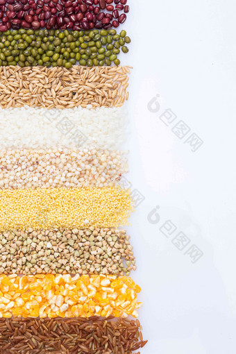 五谷杂粮组合平铺对比展示图玉米高质量摄影图