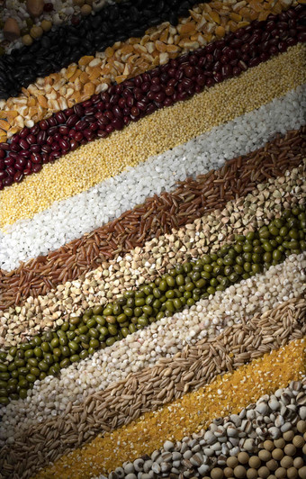 五谷杂粮组合对比平铺展示图绿豆氛围照片