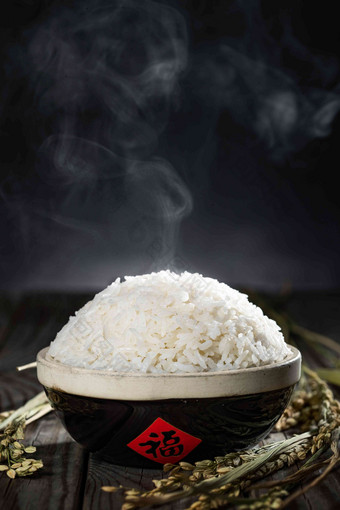 一碗热气腾腾的米饭水稻写实拍摄