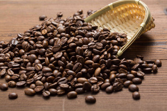 咖啡豆与簸箕丰富氛围影相