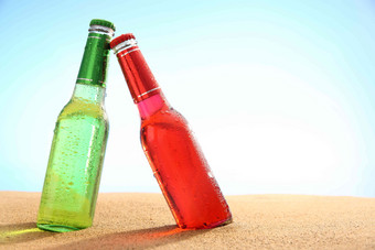 沙滩饮料瓶生活方式氛围摄影图