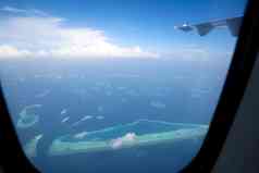 从飞机上俯瞰马尔代夫风光无人高质量镜头