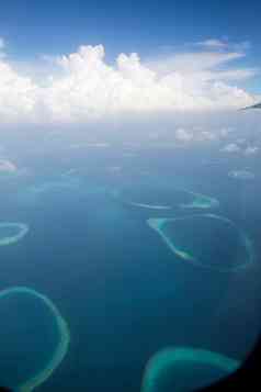 从飞机上俯瞰马尔代夫风光旅游目的地写实摄影
