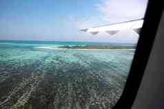 从飞机上俯瞰马尔代夫风光岛屿高清场景