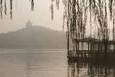 浙江省杭州西湖雷峰塔远古的场景