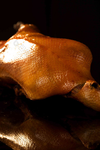 北京烤鸭烹调特写清晰图片