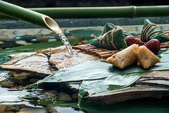 粽叶食材传统节日水平构图氛围摄影图