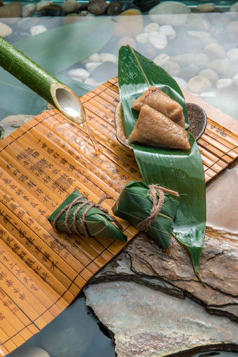 粽子传统文化主食垂直构图写实相片