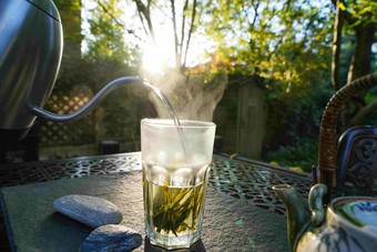 茶杯茶壶户外氛围照片