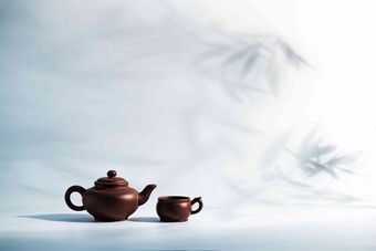 竹子背景下的茶壶陶瓷制品高清影相