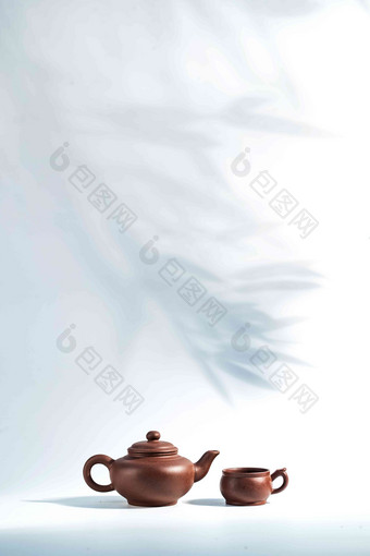 竹子背景下的茶壶陶瓷制品写实素材