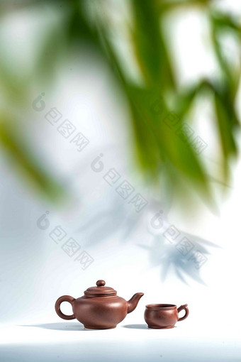 竹叶下的茶壶热饮清晰相片
