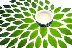 绿色的茶叶和茶杯传统文化写实影相