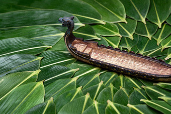 粽叶和龙舟自然纹理氛围摄影图