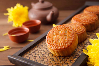 静物月饼和菊花中国文化高质量镜头