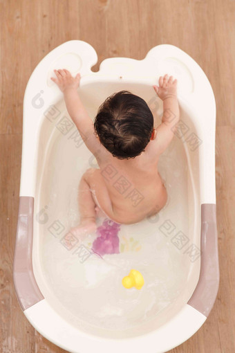 宝宝洗澡起居室高端摄影