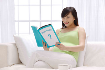 孕妇看书知识高端素材