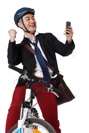 青年男人骑自行车打电话拳头清晰摄影图