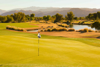 高尔夫自然空旷高尔夫旗清晰摄影