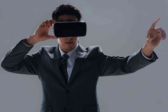 戴VR眼镜男士3D眼镜物联网成功清晰相片