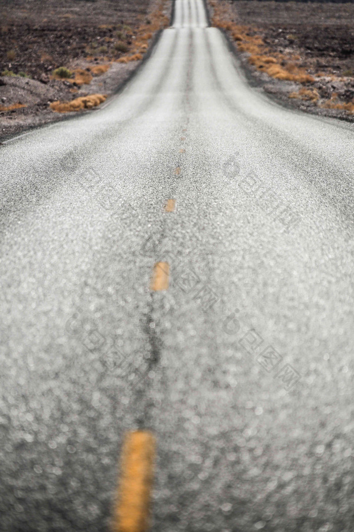 汽车户外地面摄影清晰照片 沙漠公路