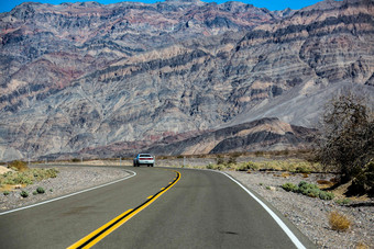 汽车沙漠峡谷弯路清晰镜头