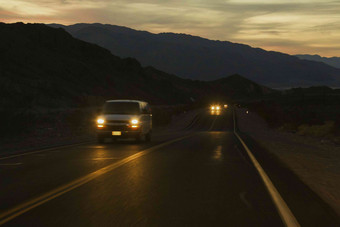 汽车道路夜景峡谷氛围镜头