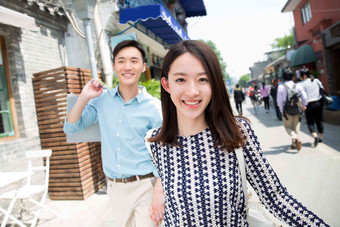 青年购物中国拿着附带的人物自由高质量镜头