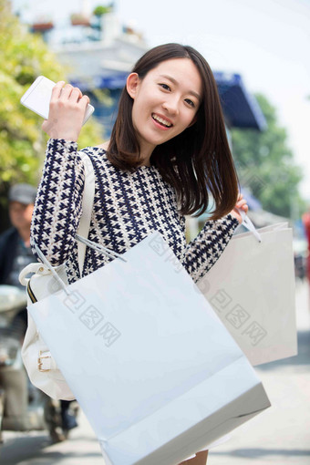 年轻女孩<strong>逛街逛街</strong>清晰镜头