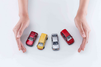 手和汽车模型选择清晰图片