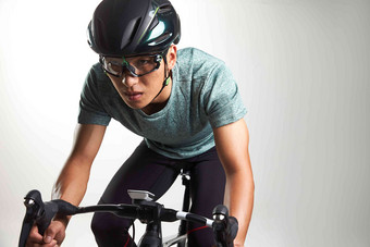 青年男人骑自行车亚洲清晰拍摄