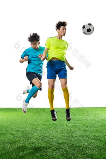 踢球比赛跳跃想法写实摄影图