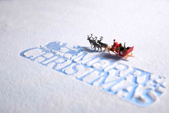 圣诞节英文和坐雪橇的圣诞老人概念高质量照片