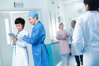 医务工作者走廊医院男人中年人亚洲人氛围影相