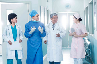 医务工作者走廊医院男人外科医生东方人清晰摄影图