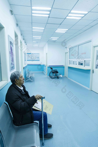 生病的老人在医院仅一个男人氛围图片