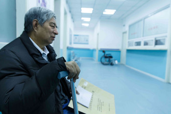 生病的老人在医院亚洲高清影相