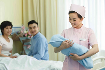 护士和新生儿的父母保健高端素材