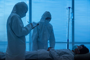 医务工作者和患者在病房东亚高质量镜头