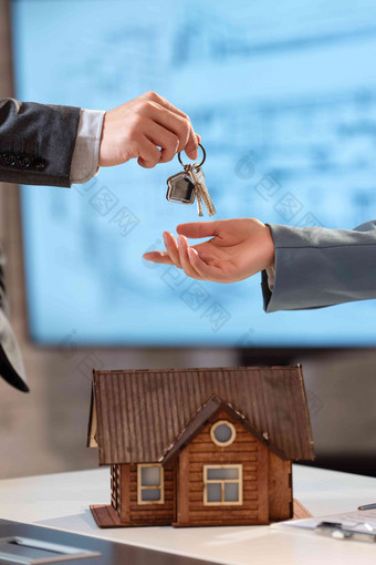 房地产销售给顾客钥匙合同清晰场景