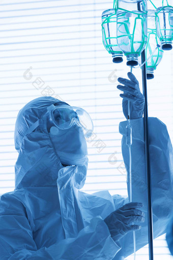 在病房里工作的医务工作者一个人相片