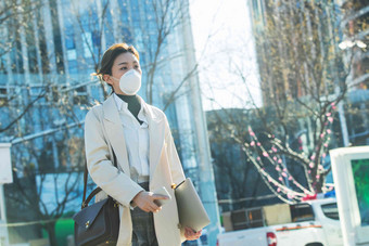 戴口罩的青年女人防疫相片